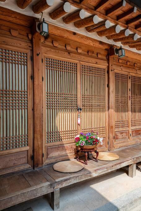 Namhyundang - Hanok Korean Traditional House Seul Zewnętrze zdjęcie